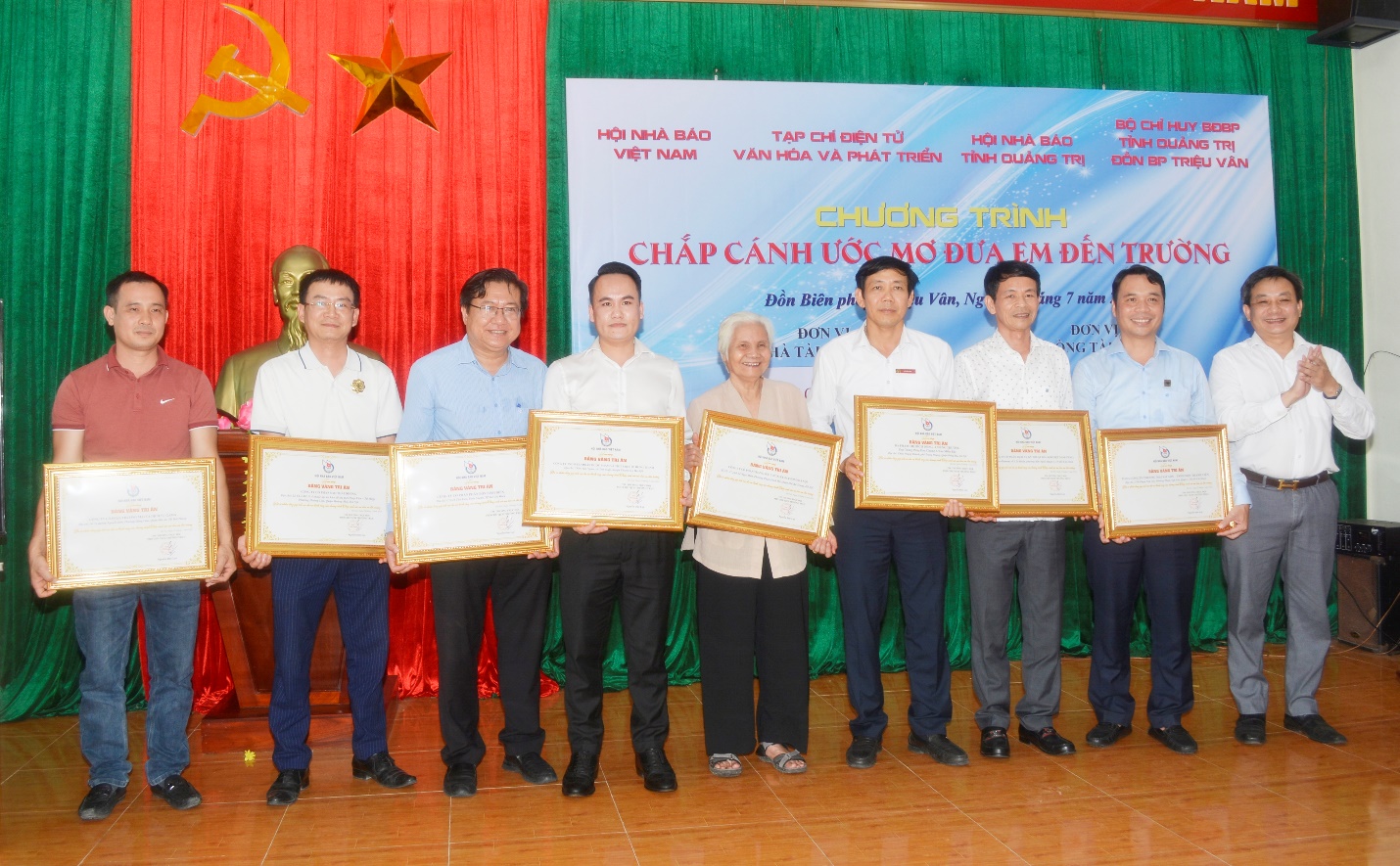 Chương trình “Chắp cánh ước mơ đưa em đến trường” - Tiếp thêm động lực cho trẻ em nghèo hiếu học